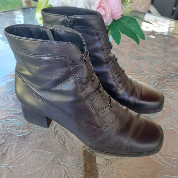 London fog black woman ankle  boots Size 7.5W. fall winter Comfy Fashion Christm - Picture 1 of 7